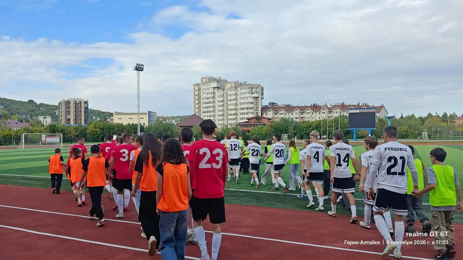 В рамках празднования Дня города на стадионе "Спартак" состоялся матч между командами "...