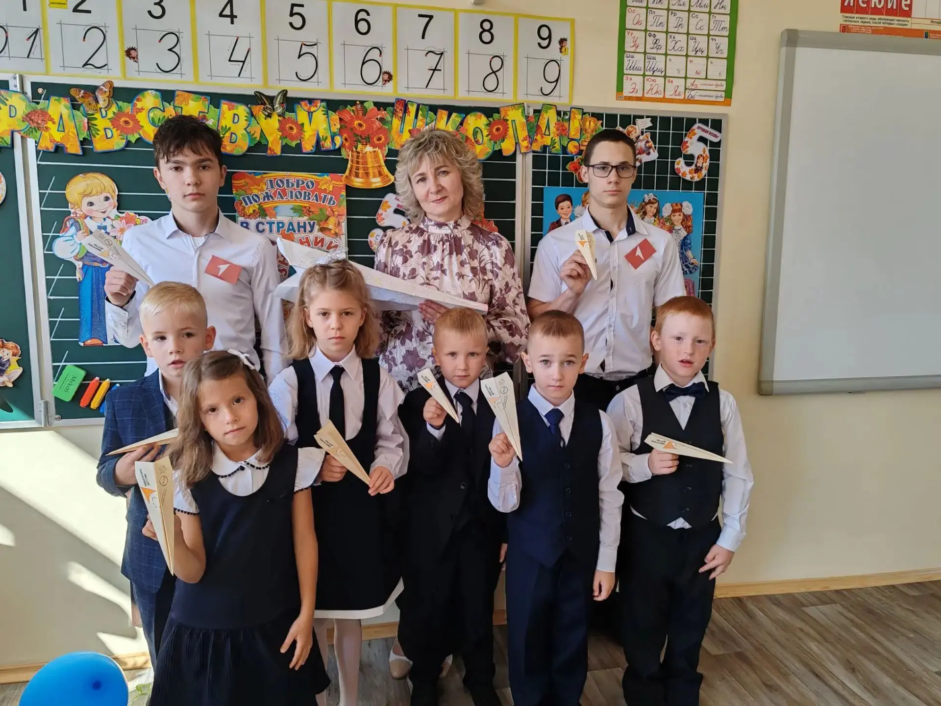 🔔 День знаний в нашей школе прошел особенно тепло и душевно! 🎉🎉🎉