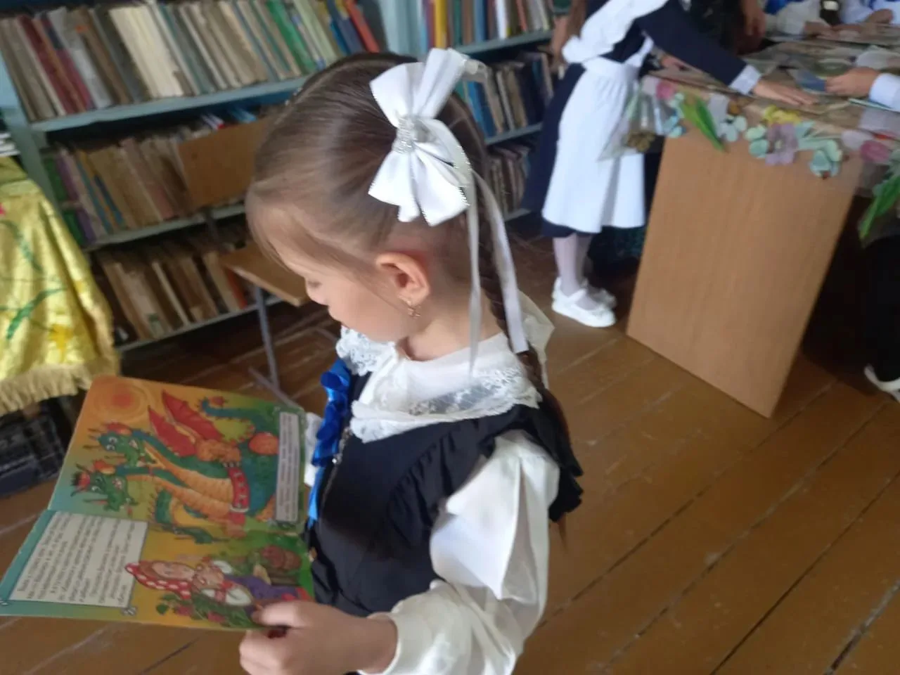 Каждый год в Привольненской сельской библиотеке  встречают новых читателей и проводят э...