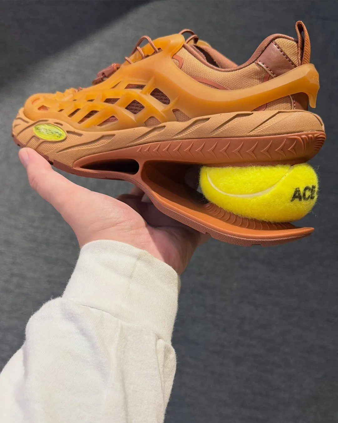 Lacoste спрятали теннисный мяч внутри кроссовок 🎾👟