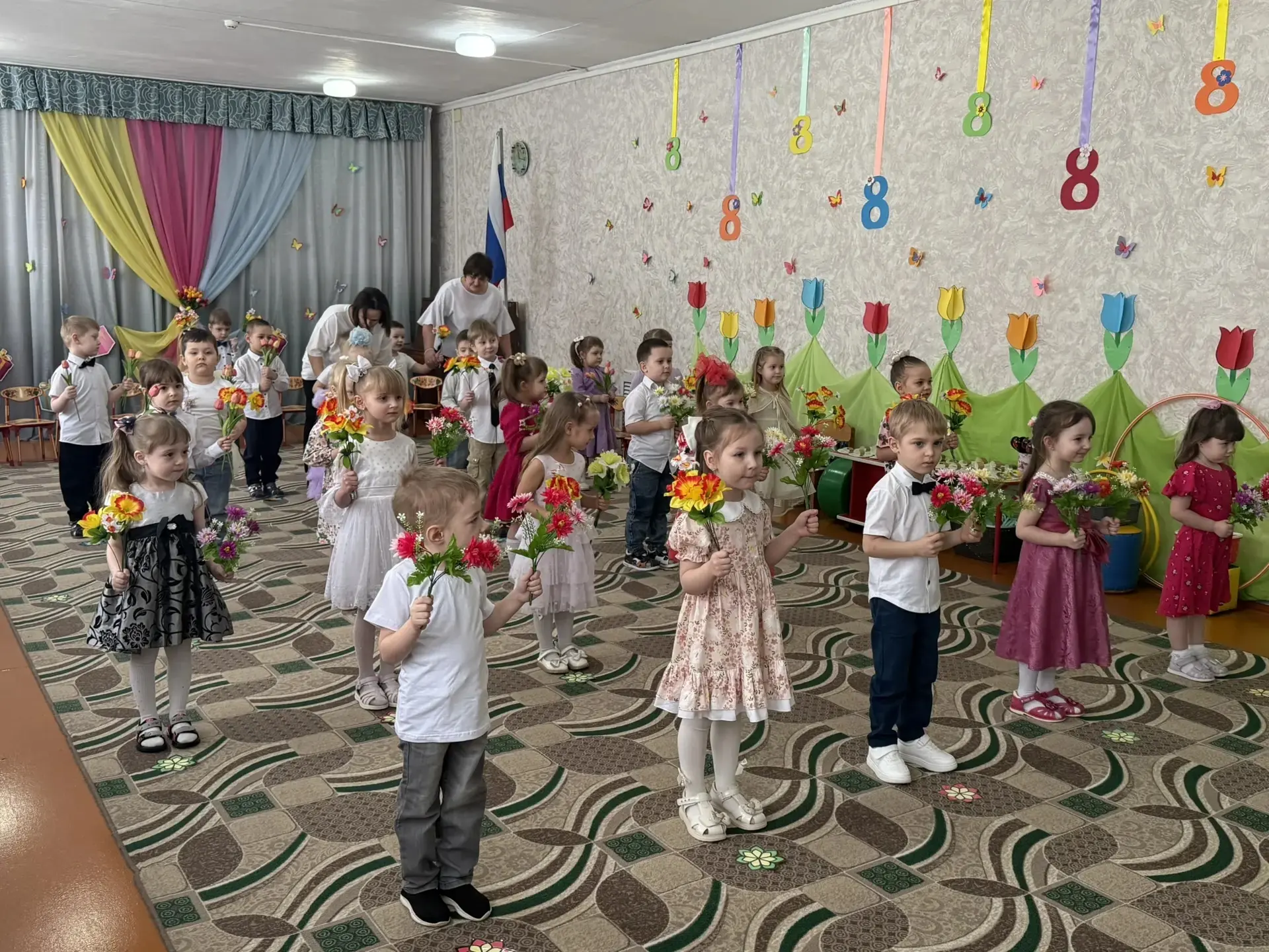 К ребятам средней группы "Ягодка" приходила в гости Веснушка. Вместе с детьми и мамами ...