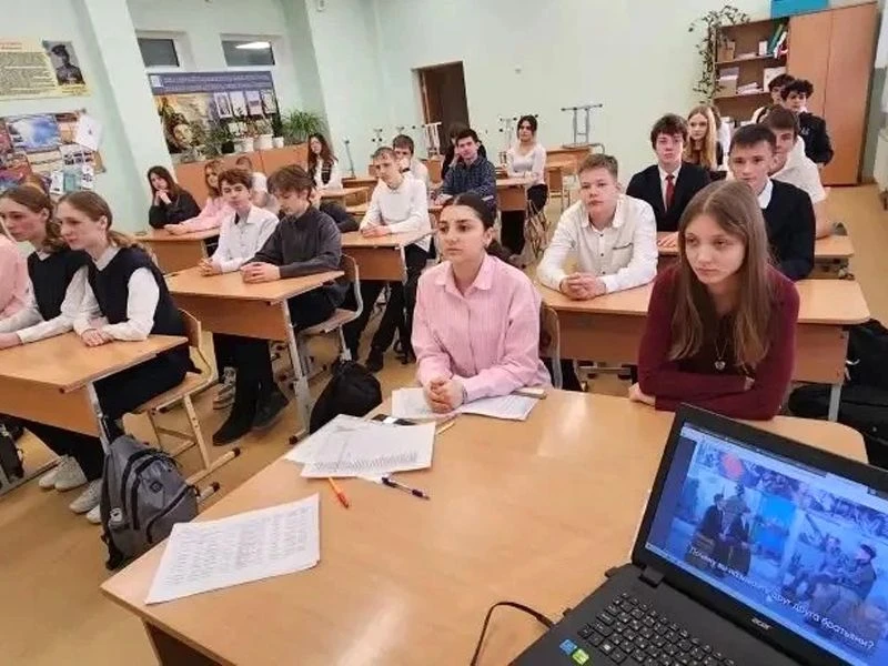 🕊️ О героях, которые среди нас  16 февраля в нашей школе прошёл особенный «Разговор о важном», приур