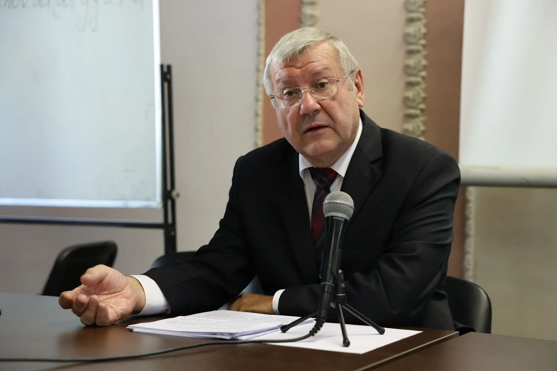 Руководитель Росархива Андрей Артизов прочитал первокурсникам-архивистам РГГУ лекцию, п...