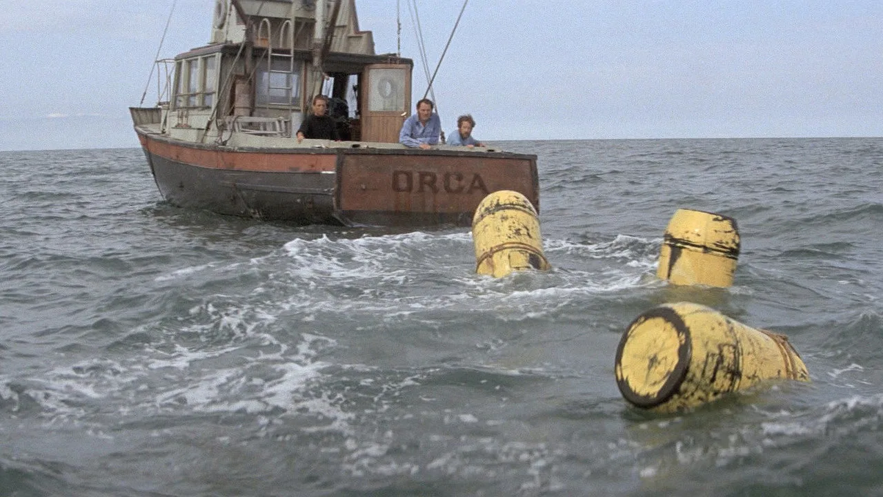 Механическую акулу в «Челюстях» (Jaws, 1975) звали Брюс — в честь адвоката Спилберга. Л...