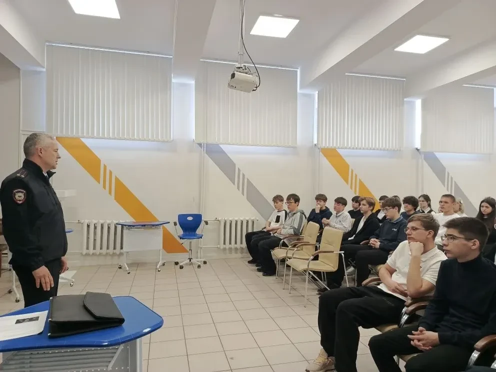 Урок безопасности от полиции: важный разговор со старшеклассниками  Сегодня в нашей гимназии состоял