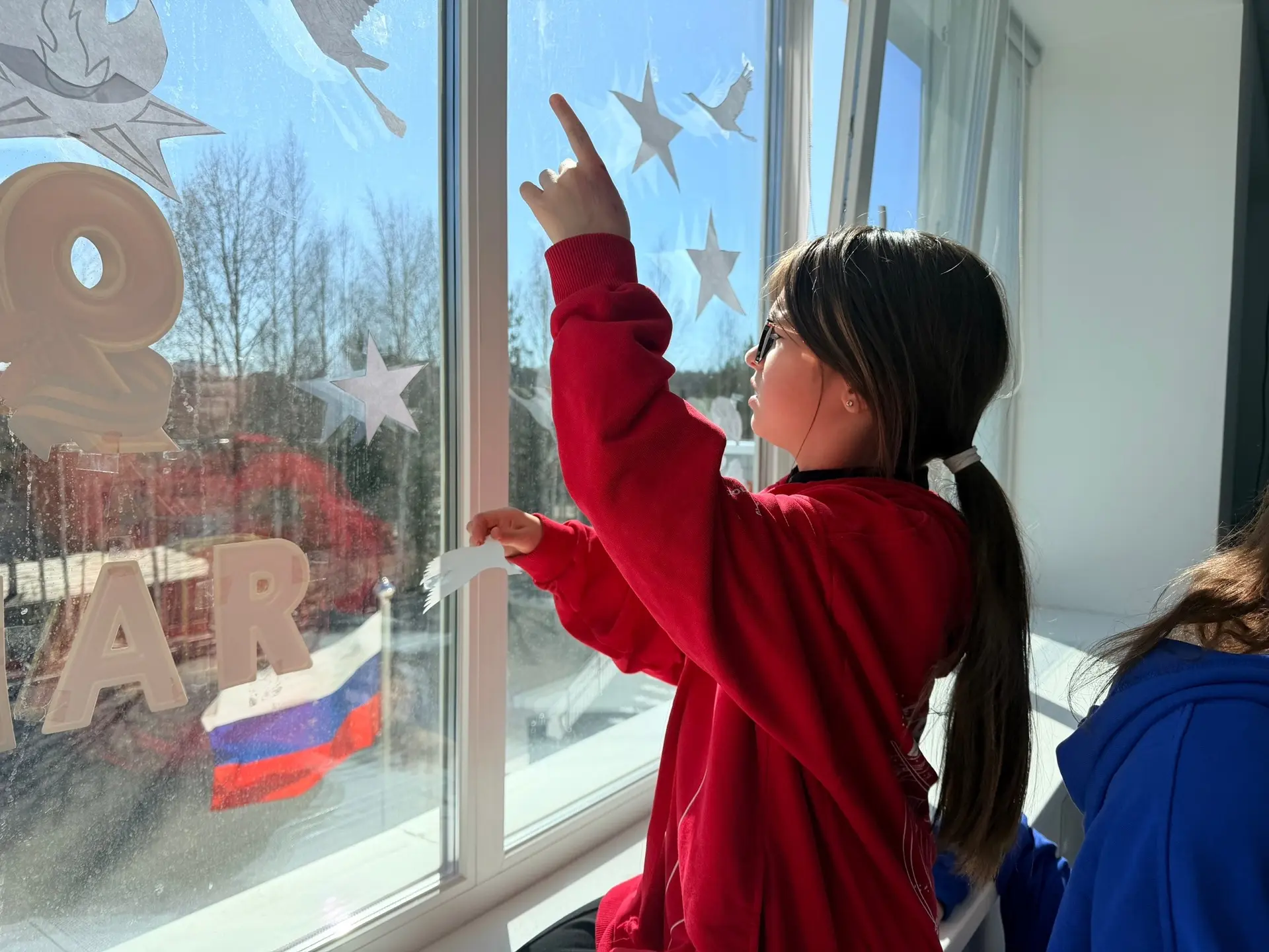 #ДеньПобеды  МАОУ г. Нягани СОШ 2 с гордостью присоединяется к акции «Окна Победы»! 🪖  Мы сохраняем 