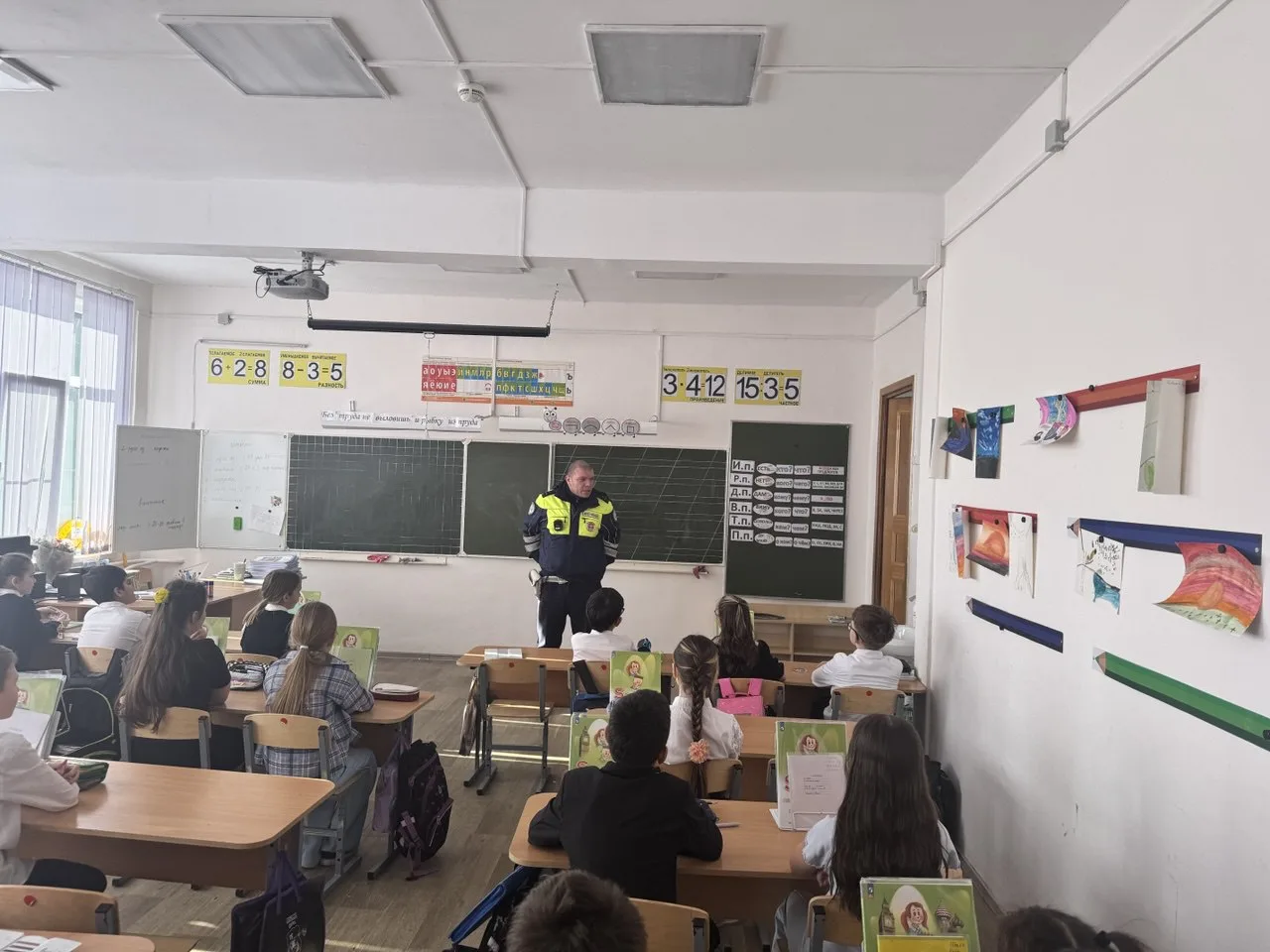 🚦 БЕЗОПАСНОСТЬ ДЕТЕЙ НА ДОРОГЕ В ВЕСЕННИЙ ПЕРИОД🌷🚶‍♂️  🌞С приходом весны на улицах города становится