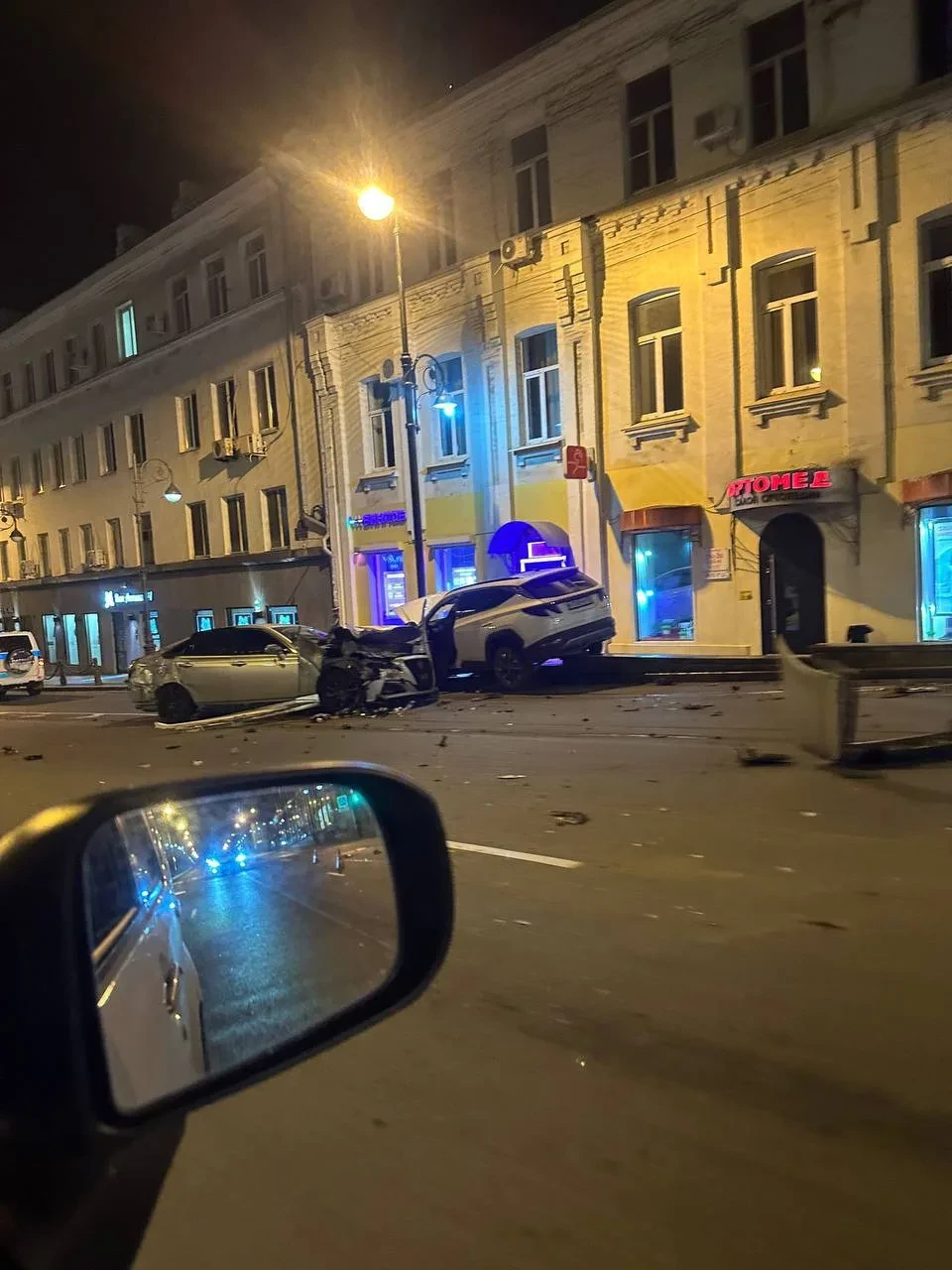 На Алеутской проезд на красный свет закончился ДТП. Авария произошла на перекрестке с Ф...