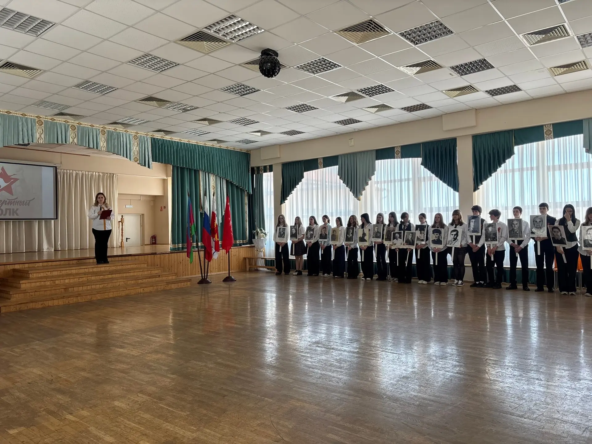 🎖️В нашей школе прошла торжественная линейка, посвящённая Дню Победы и Бессмертному полку.   Утро на