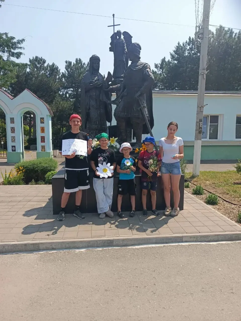 В селе Пешково на площади у памятника Святым Петру и Февронии прошёл Мастер-класс по из...