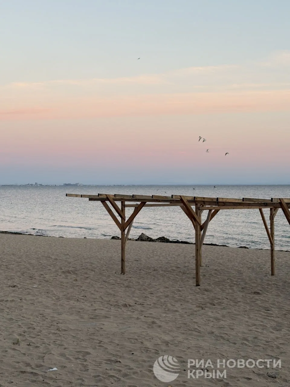 🌅 Ласковый закат на берегу моря в Евпатории.