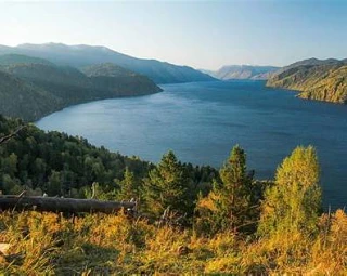 🏔️ Озеро длиной почти 78 километров среди алтайских гор
