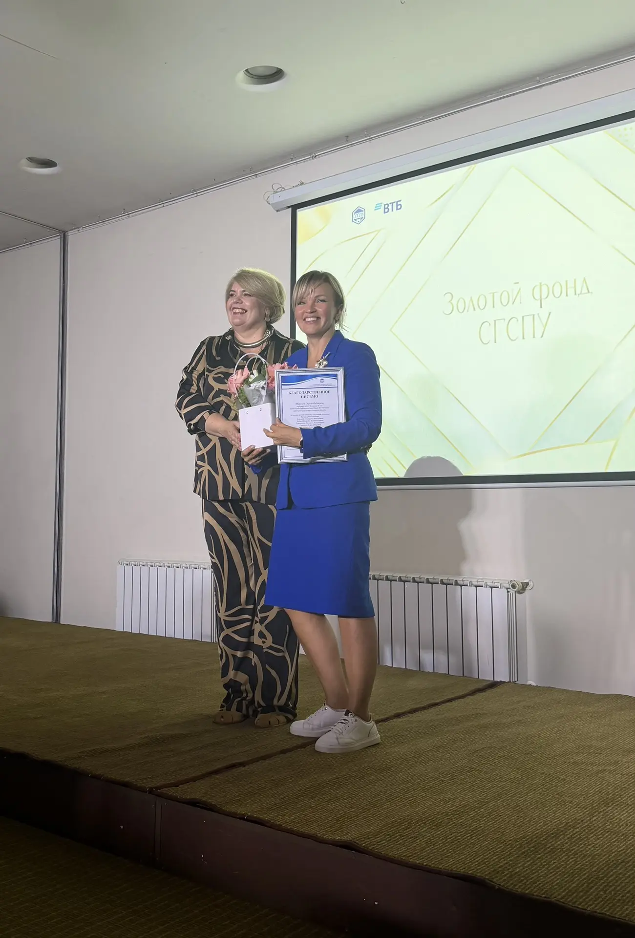 Гордимся учителями гимназии! ❤️
Только что директор гимназии Оксана Радиковна получила благодарствен