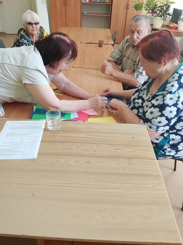 В отделении дневного пребывания заботятся о том, чтобы годы шли, а ум оставался острым и ясным! Для 