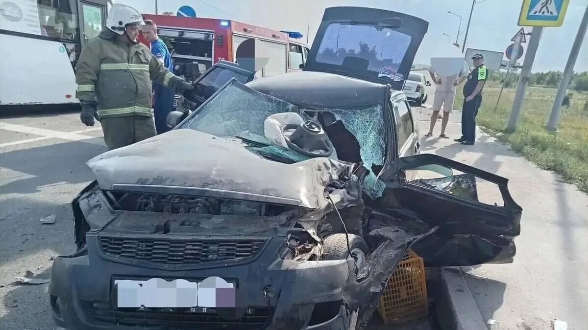 Под Самарой произошло массовое ДТП с участием трёх легковых машин
