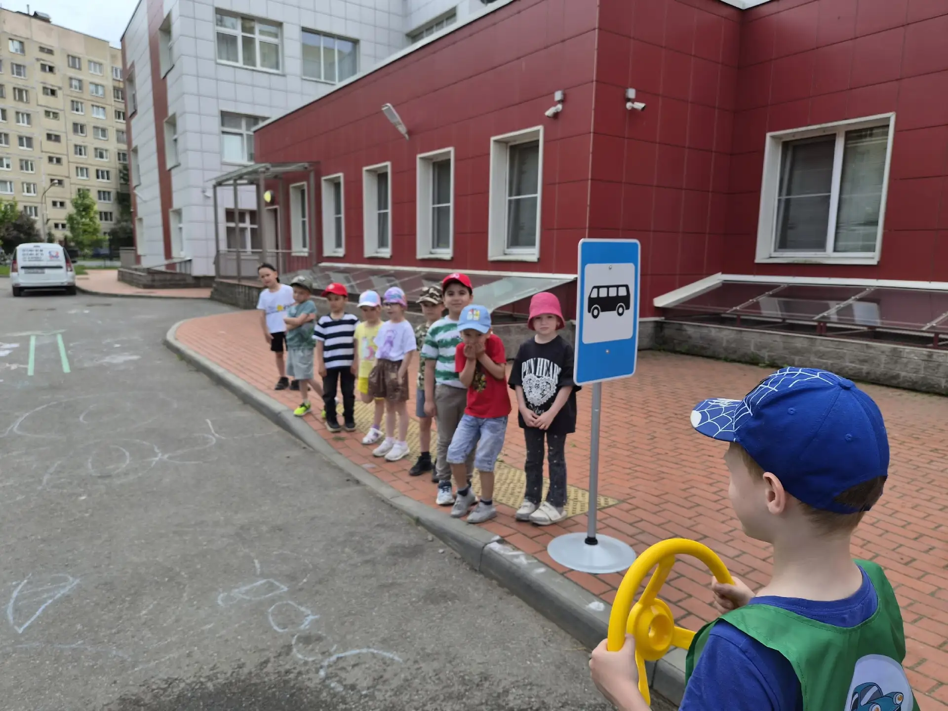 Дорога и мы

Лето — это солнце, прогулки и… особая внимательность на дорогах! ☀️🚦

Именно сейчас, к