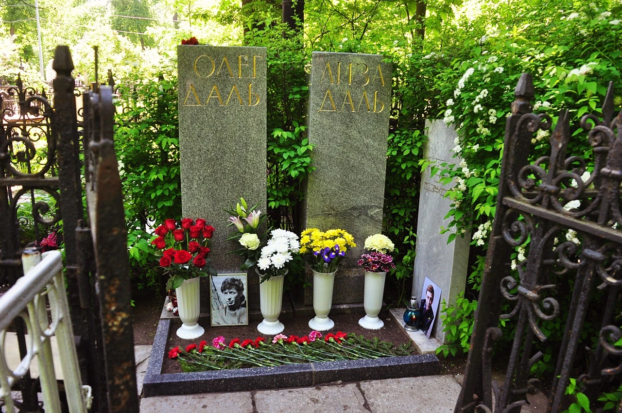 В конце 1970-х годов, после запрета фильма «Отпуск в сентябре» и постоянных отказов Оле...