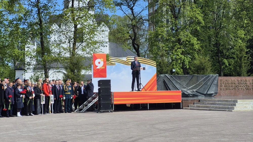 На площади Победы проходит торжественный парад, посвящённый 81-й годовщине Победы в Великой Отечеств