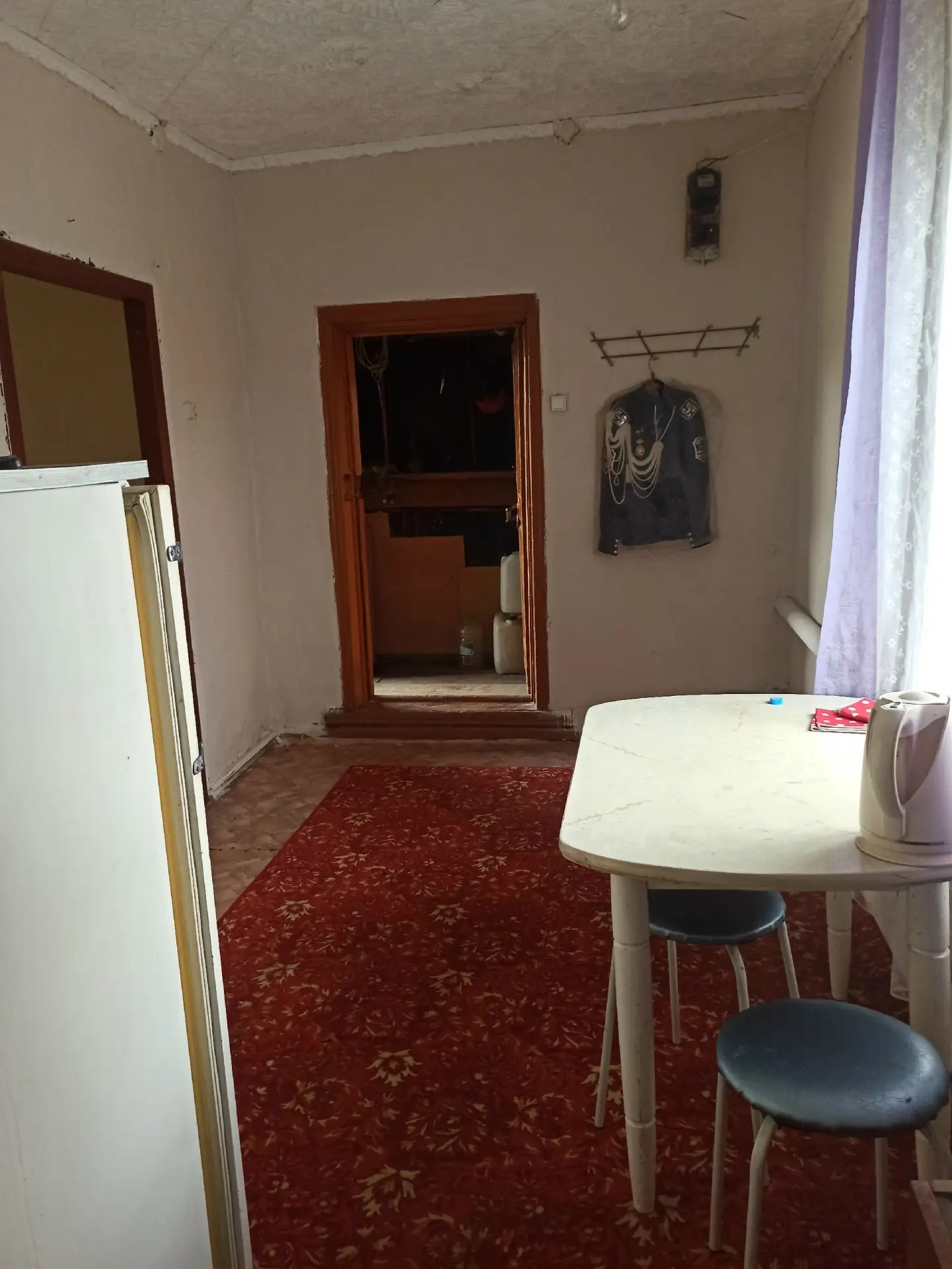 Продается 1/2 дома на двух хозяев по ул.Кирова. 2 спальни, зал, кухня. Газ подведен к д...