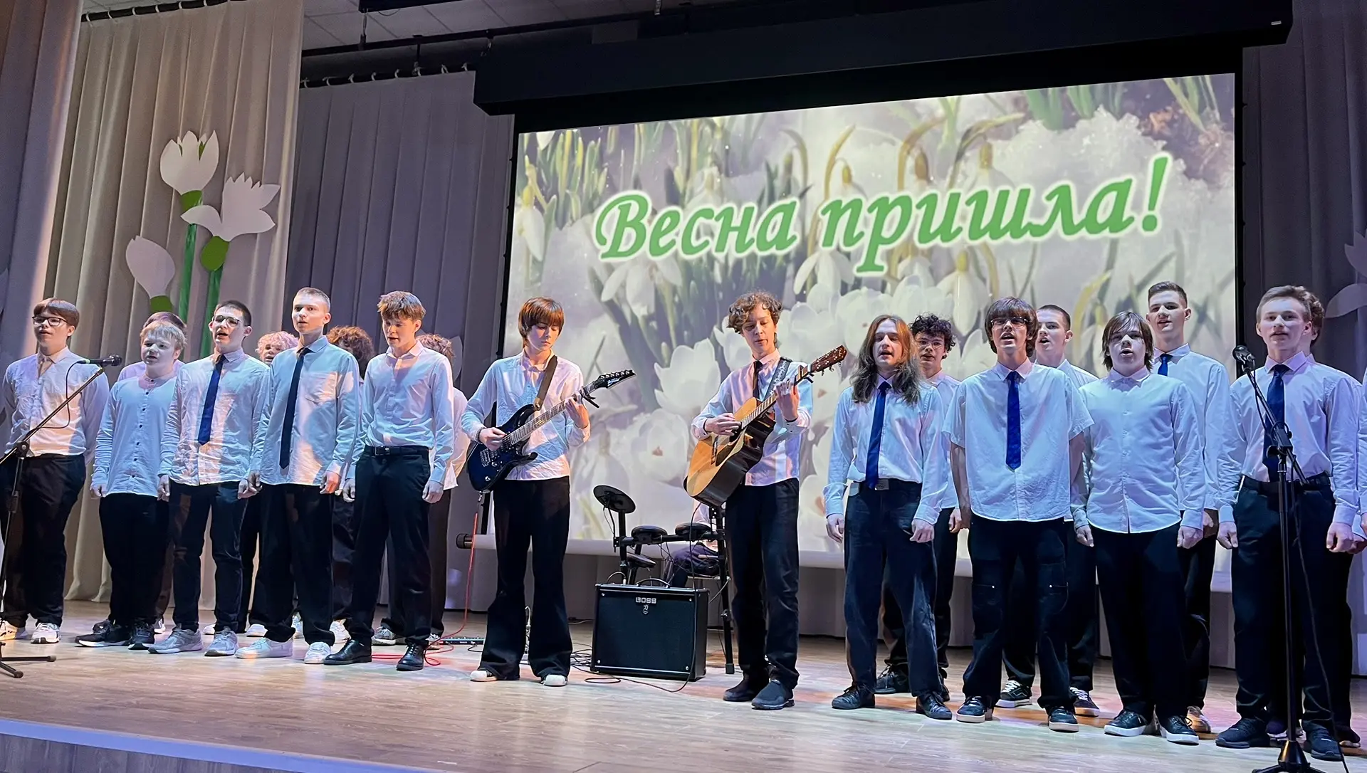 🌺🌸🌺🌸🌺 «У нас официально весна! И точка невозврата пройдена. 🚀  В школе выключили свет, чтобы зажечь 