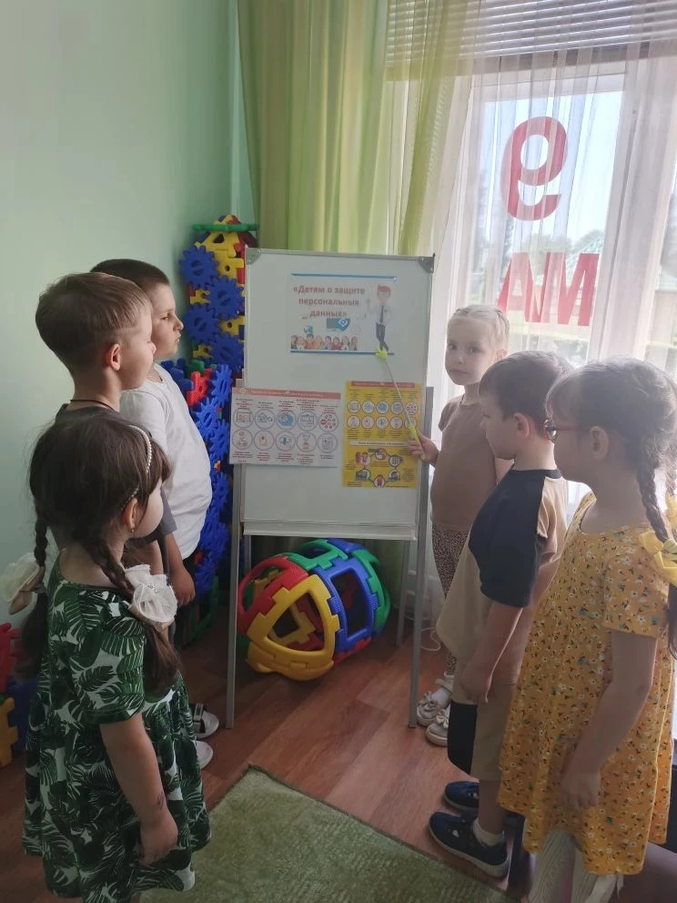 В рамках занятий по кибербезопасности педагогам  важно формировать у детей основы защит...