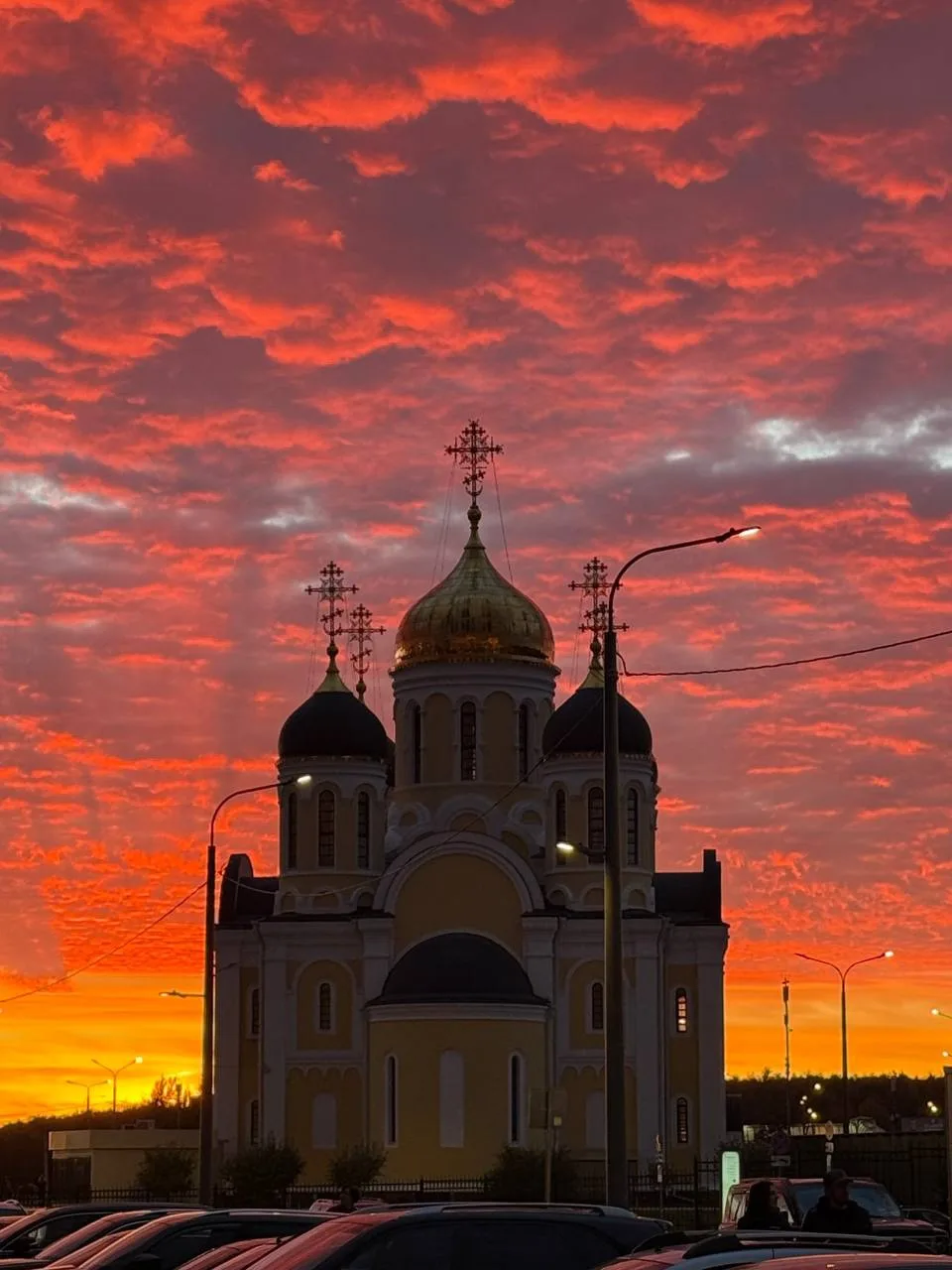 Выгляните в окно - там снова невероятный закат 🥰