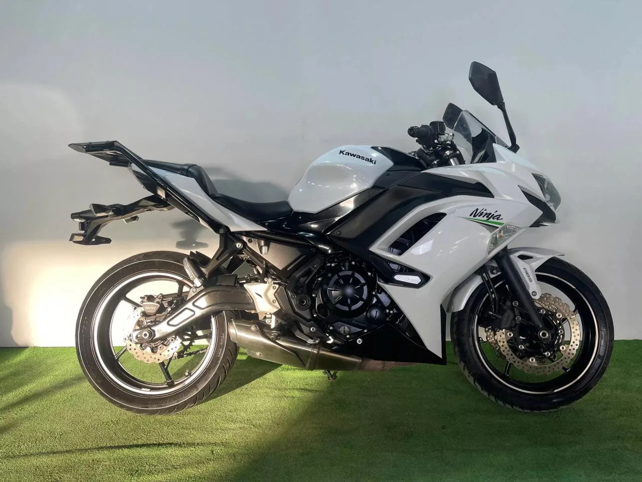 KAWASAKI NINJA 650 ABS в наличии во Владивостоке  Характеристики:  - 2019 год - объем 650 см3 - Аукц