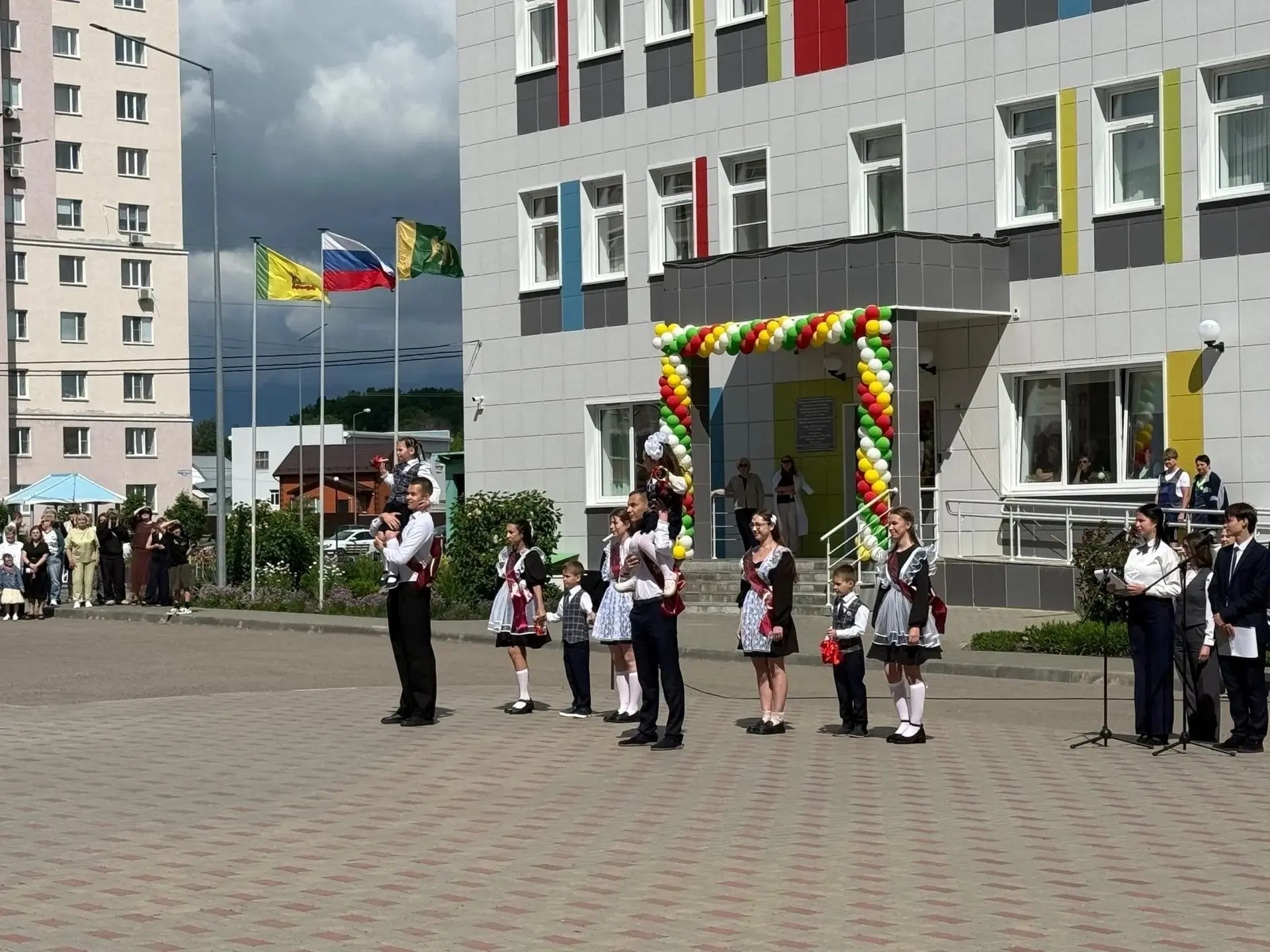 🔔 Сегодня особенный день! В нашей школе прозвучал Последний звонок — праздник, который навсегда оста