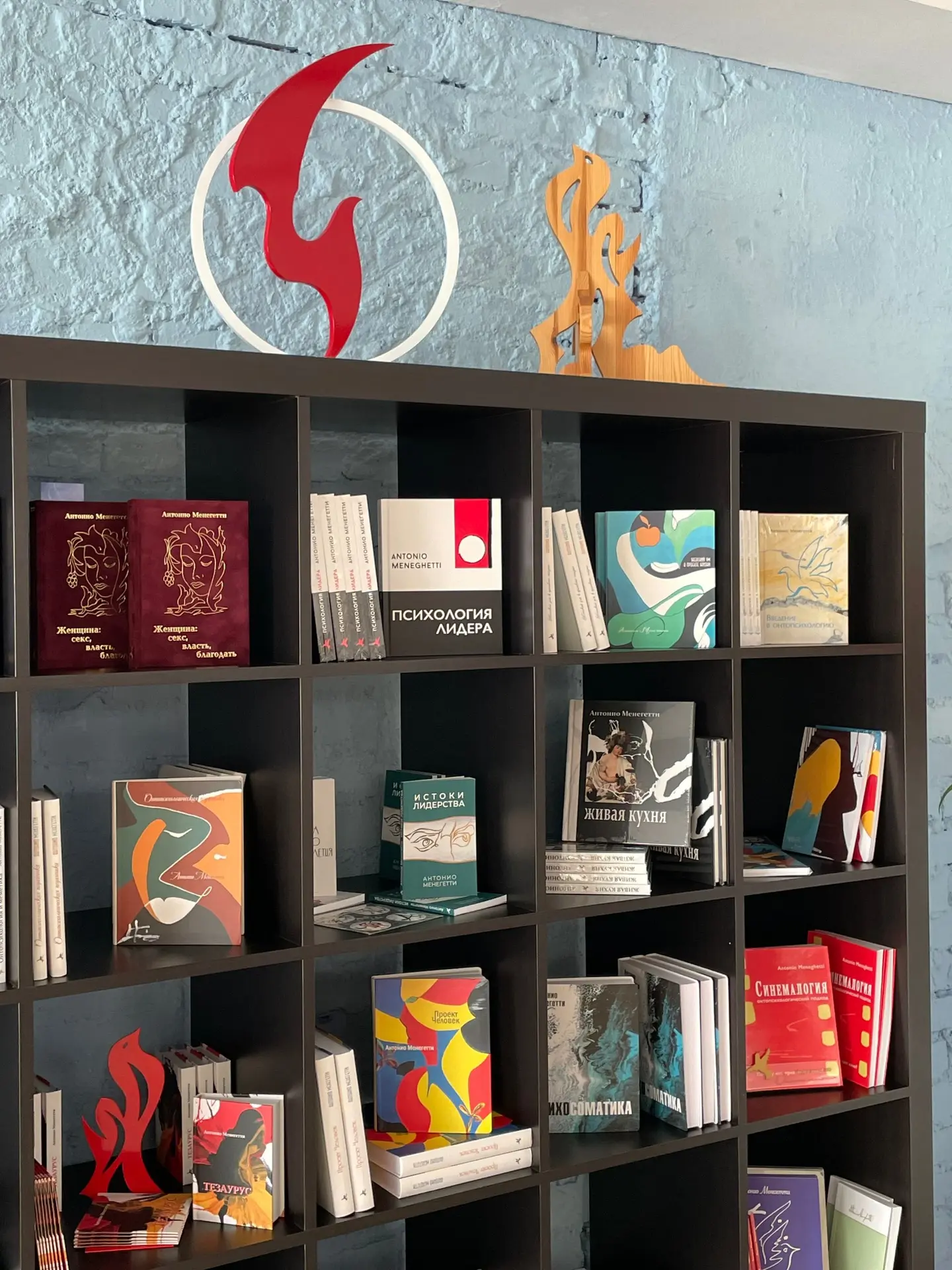 Есть ли подарок лучше, чем книга? Мы уверены, что нет.