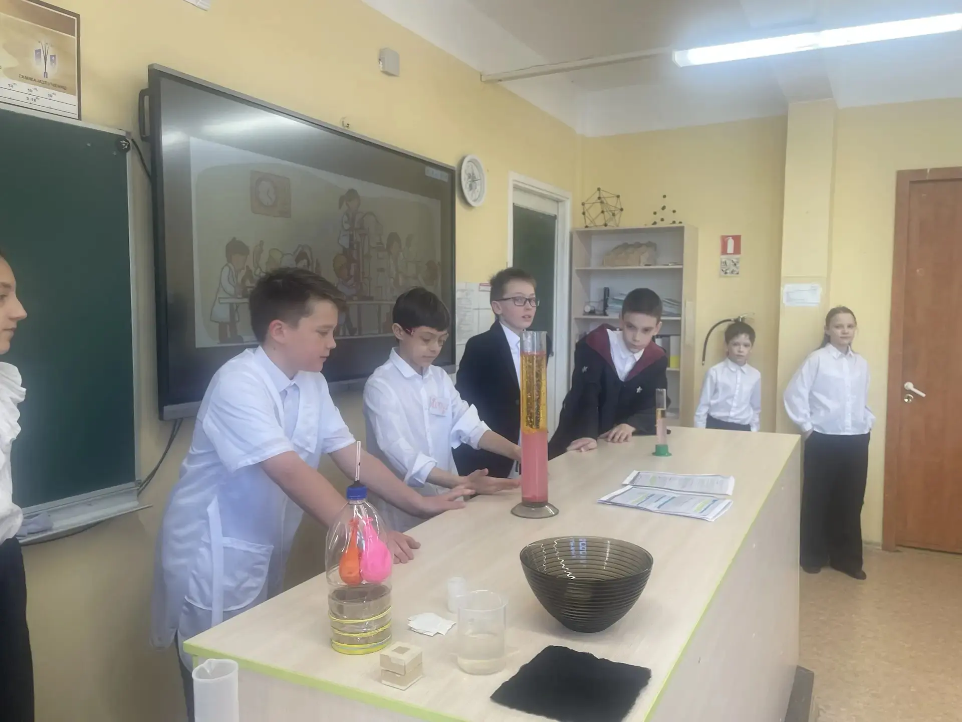 🧪 Физическое шоу — успех на все 100 %! 🧪  5 «Л» класс устроил крутые научные эксперименты для ребят 