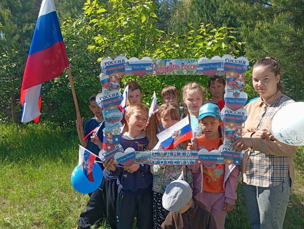 🇷🇺 ДЕНЬ РОССИИ ВМЕСТЕ С СДК 🎨✨

Сегодня мы провели замечательное мероприятие, посвящённое Дню Рос