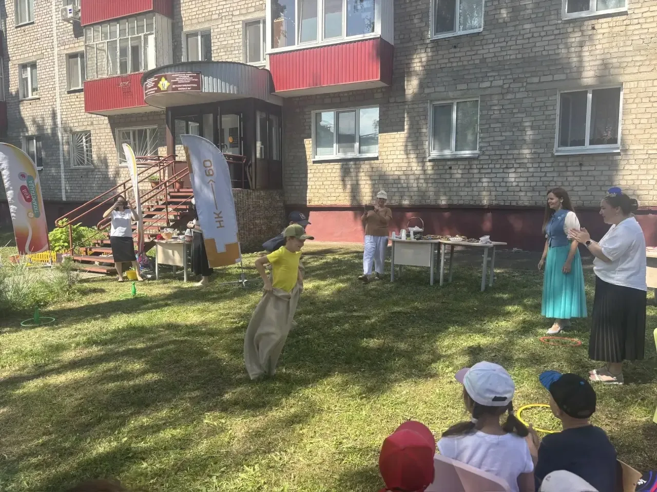 29 июля возле детской библиотеки (ул. Тихая аллея, 9) состоялся настоящий праздник двор...