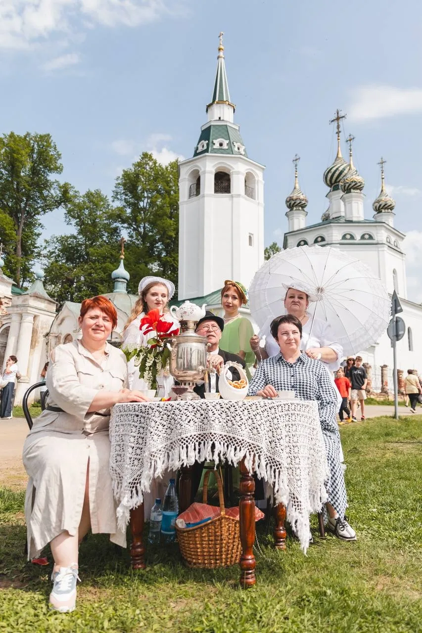 Фотографии с фестиваля «Русская Венеция» в Холуе 🚣    😍 Ловите атмосферу!    Гости и жители старинно
