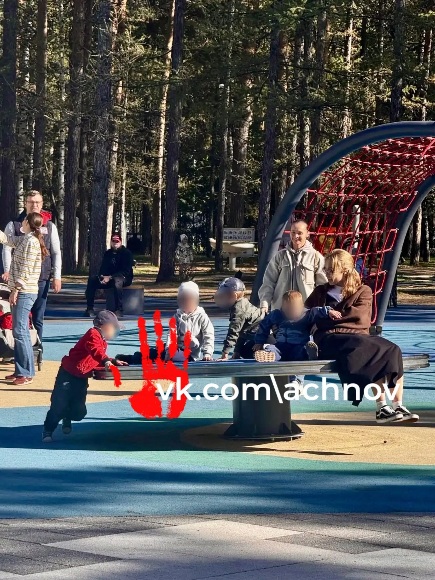 🎡С карусели в парке Гагарина упал ребенок