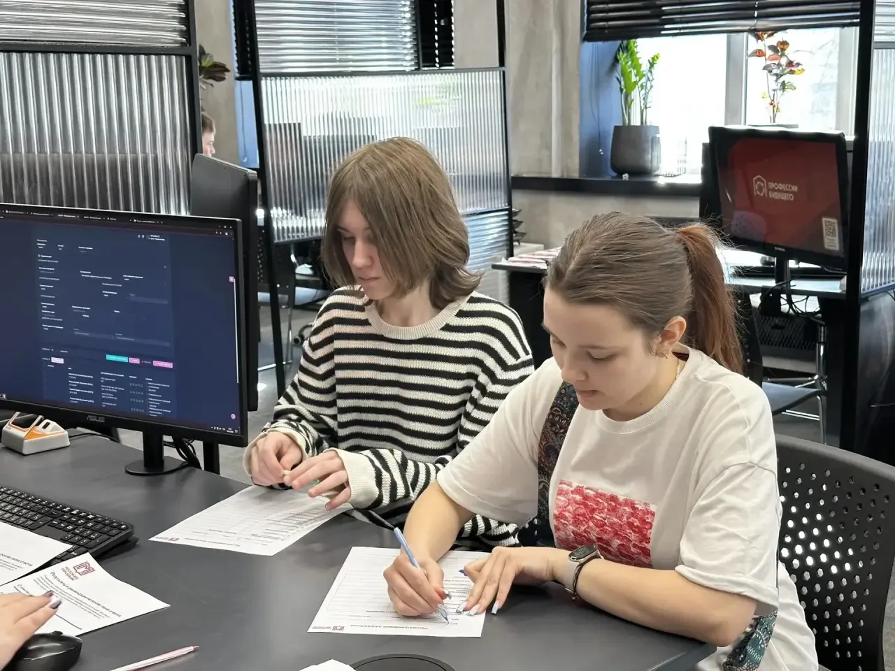 Профориентация в действии: 9-классники в центре «Моя карьера»  🗂️ На этой неделе наши девятиклассник
