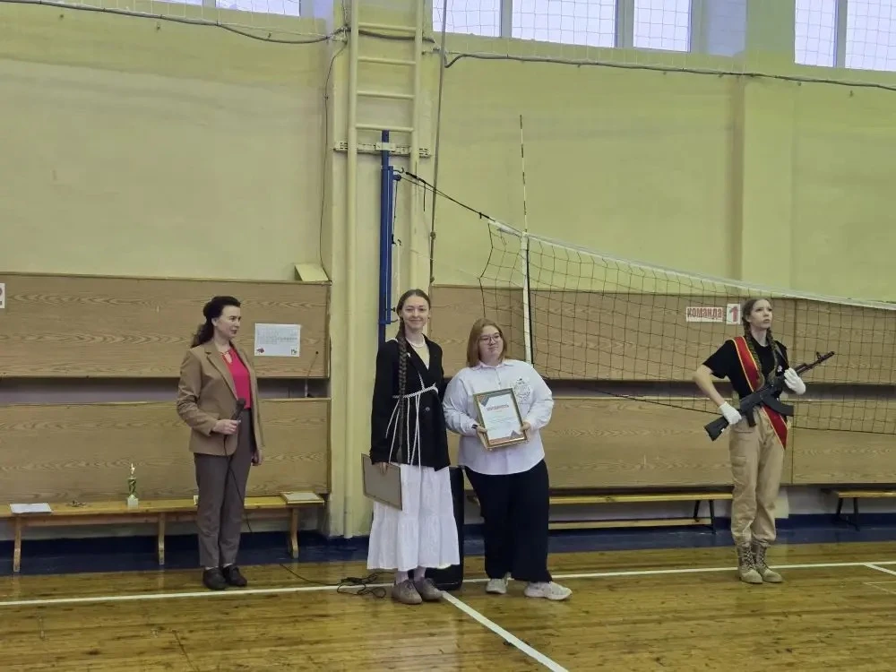 🎉 Поздравляем всех с новой учебной неделей!  Сегодня на традиционной школьной линейке мы чествовали 