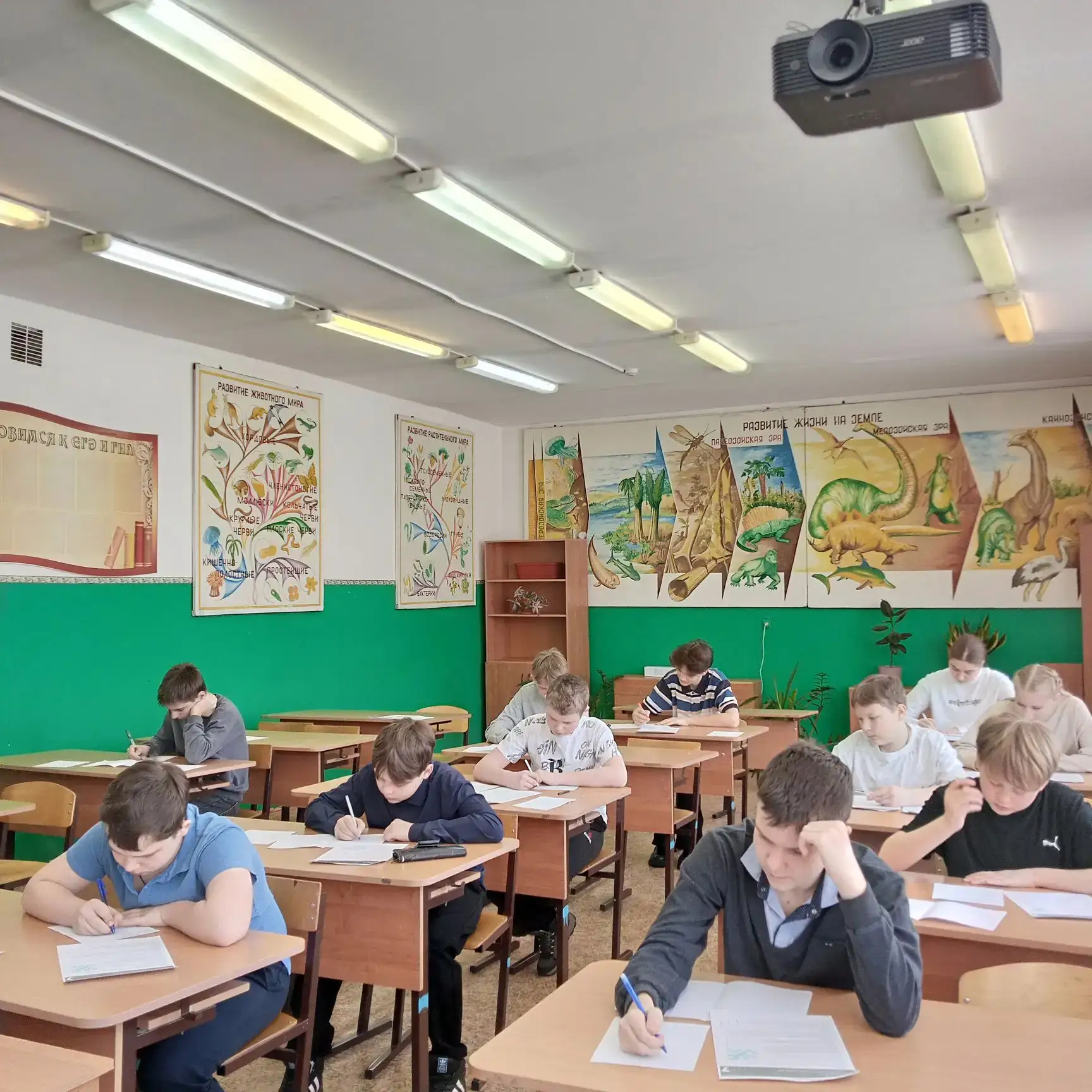 Интеллектуальный марафон объединил юных исследователей 🧠✨ 14 и 16 марта в школе прошёл Интеллектуаль