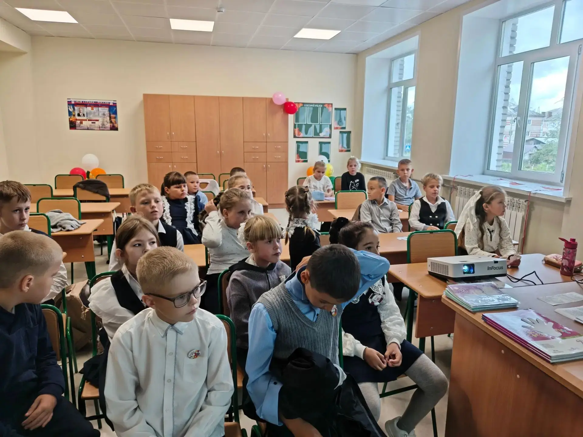 В нашей школе для учеников 2–4 классов провели классный час, приуроченный ко Дню солида...