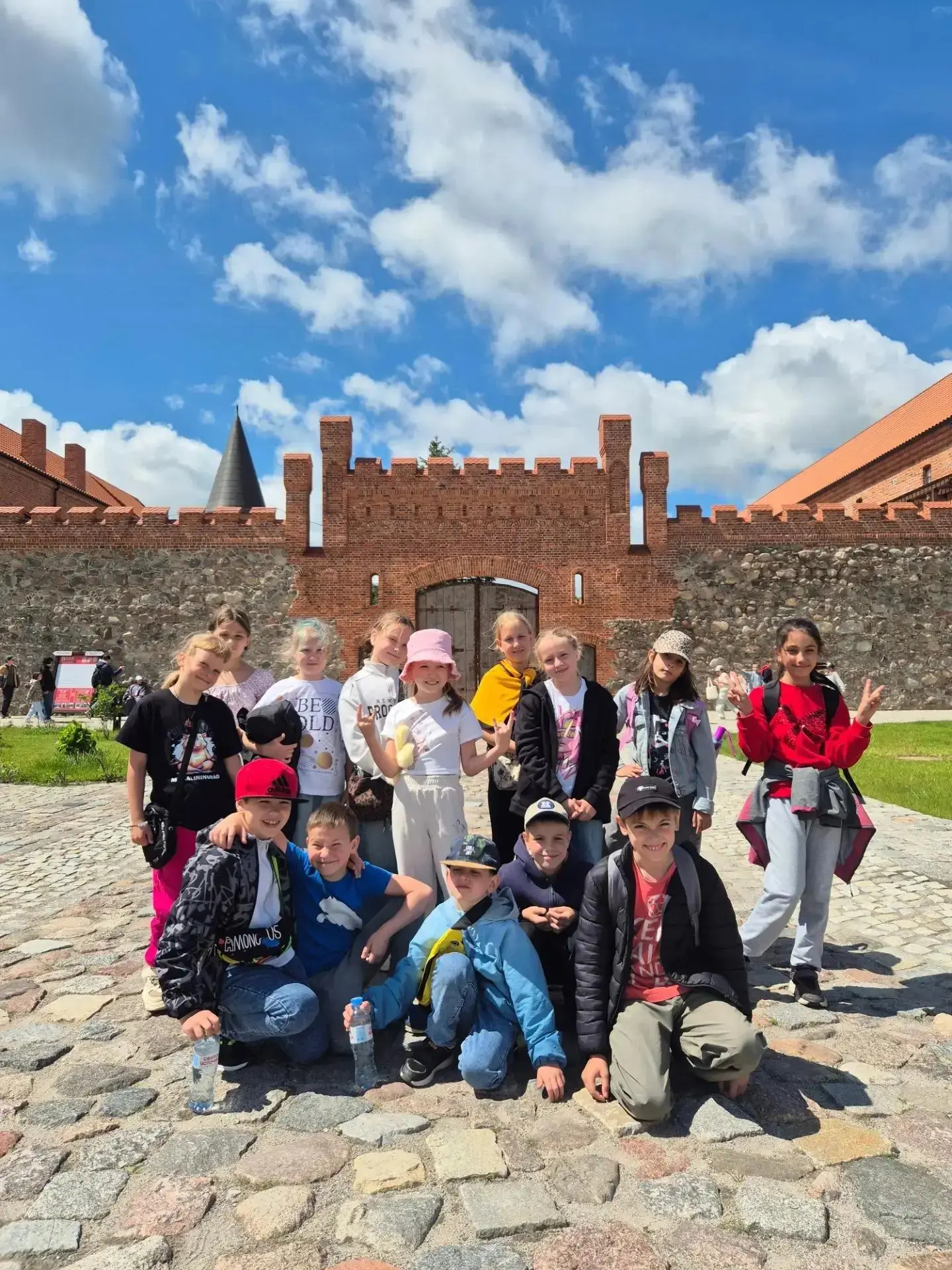 🏰 «Янтарный караван» в замке Нойхаузен: история, квест и море эмоций!

Сегодня лагерь МБОУ Орловска