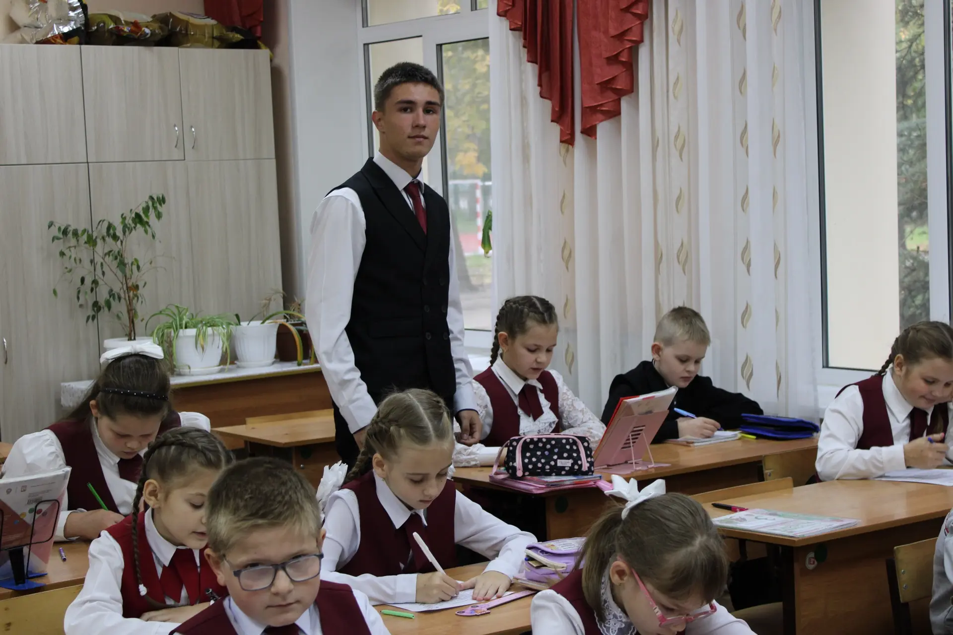 🍎📚 День учителя — день, когда меняются ролями!