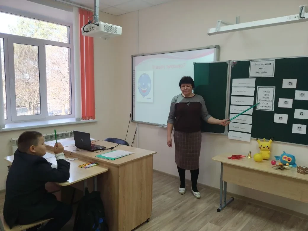 В нашей школе проходит "Неделя психологии". Учащиеся начальной школы провели игровое за...