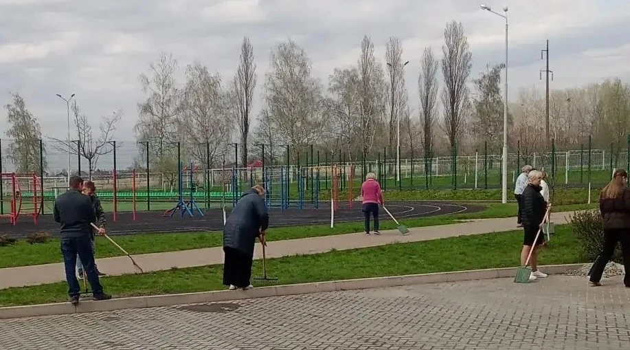 ✨ 25 апреля в нашей школе прошёл замечательный субботник! ✨  🌿 Учителя и весь технический персонал д