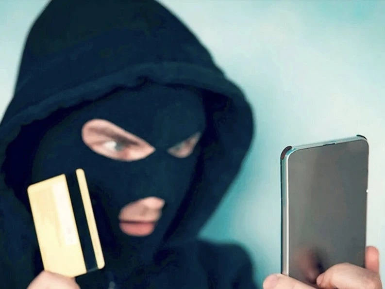 💳 В Серове перед судом предстанет молодой человек, обвиняемый в передаче банковской ка...