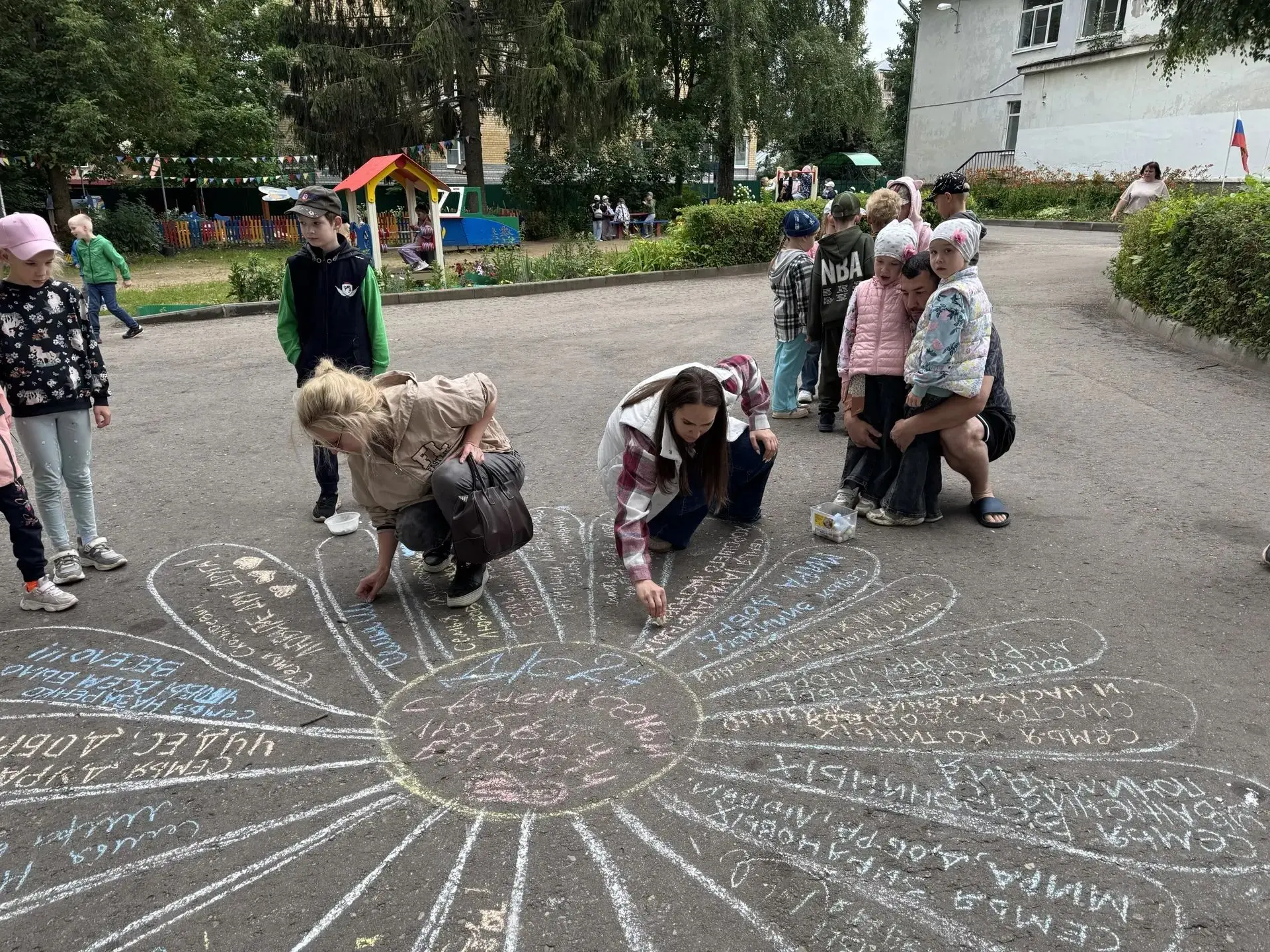 👨‍👩‍👧"Семейное утро": как мы встретили День любви, семьи и верности.🎉
Утро в нашем детском саду 