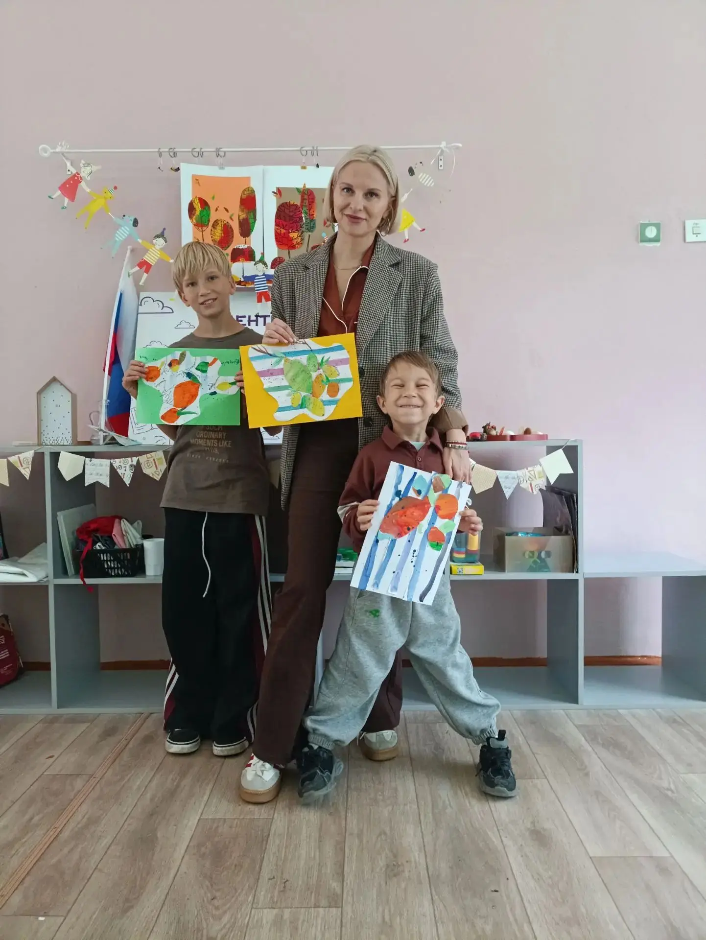 Серое небо за окном не помеха, когда в руках кисти! Вчера в нашей студии было по-настоя...