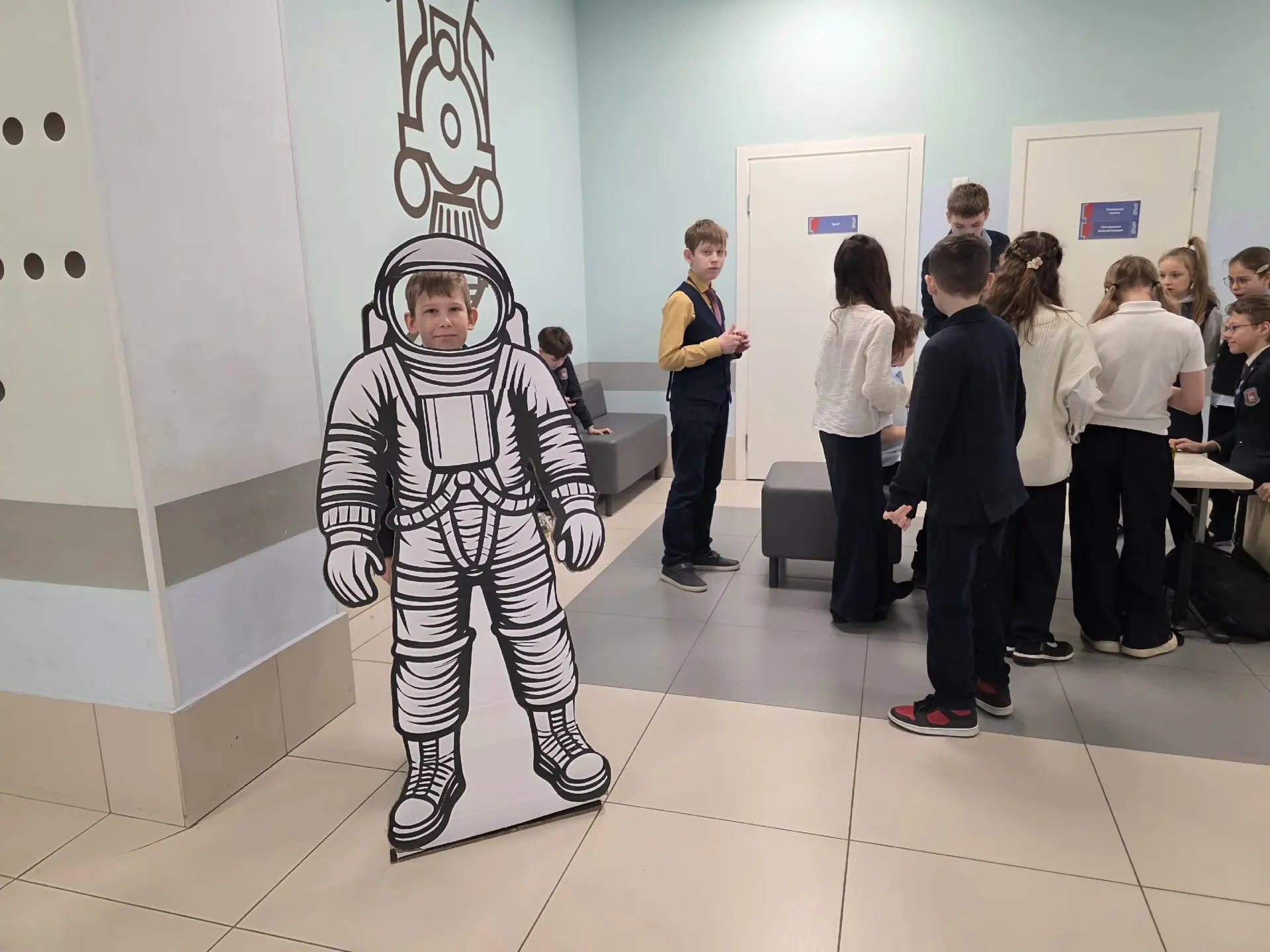 «Космо‑переменки» в школе на Глеба Успенского стали настоящим звёздным событием в преддверии юбилея 