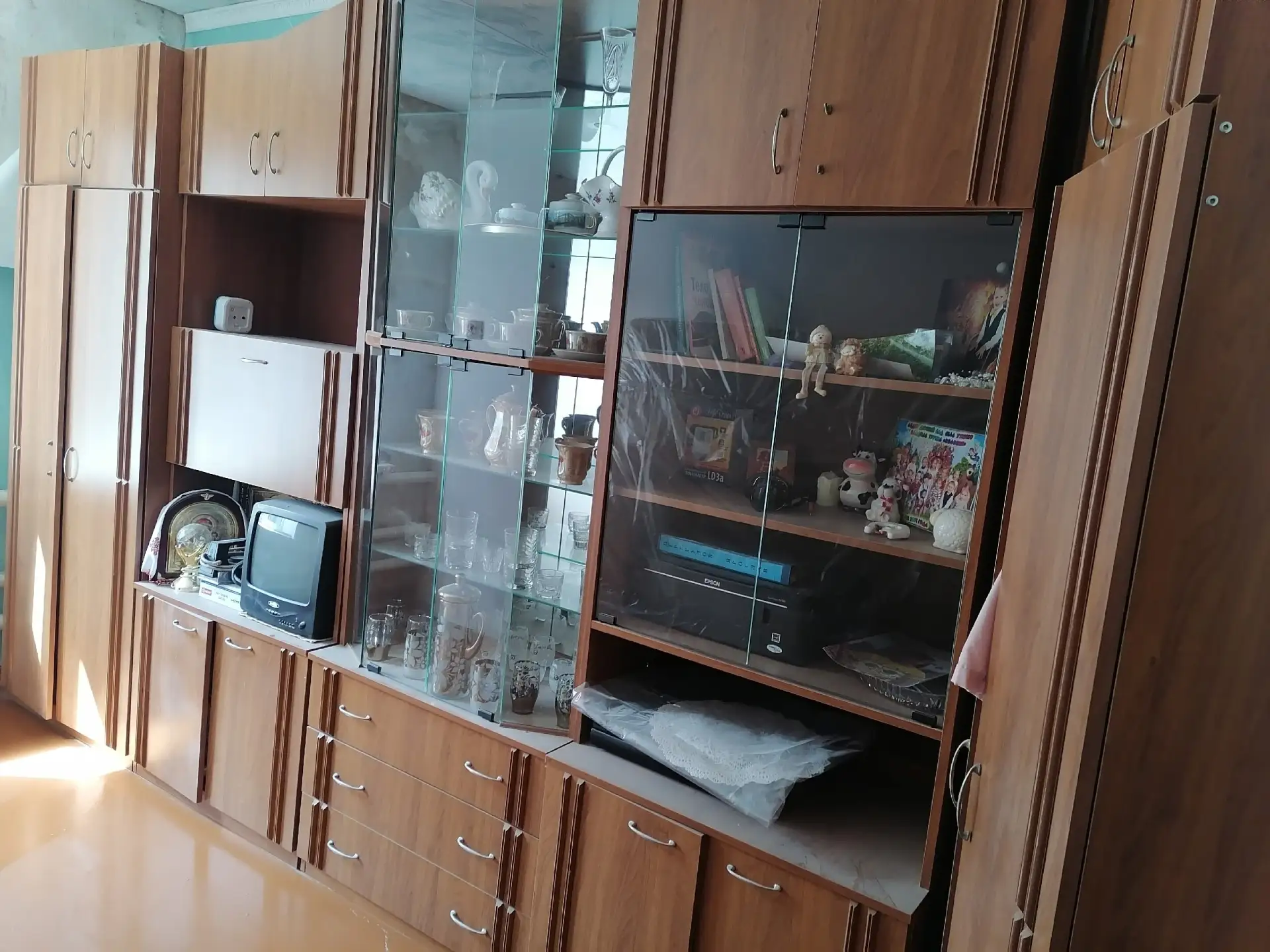 Отдам стенку, самовывоз. 89042901612