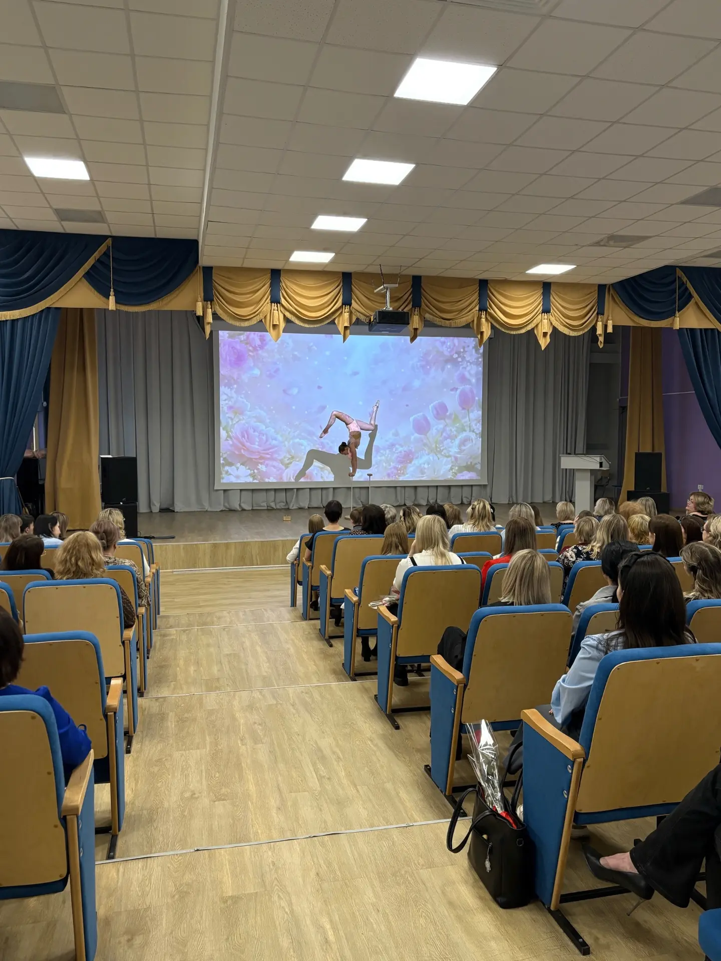 Сегодня в школе прошел концерт для девушек в честь самого светлого праздника весны — Международного 
