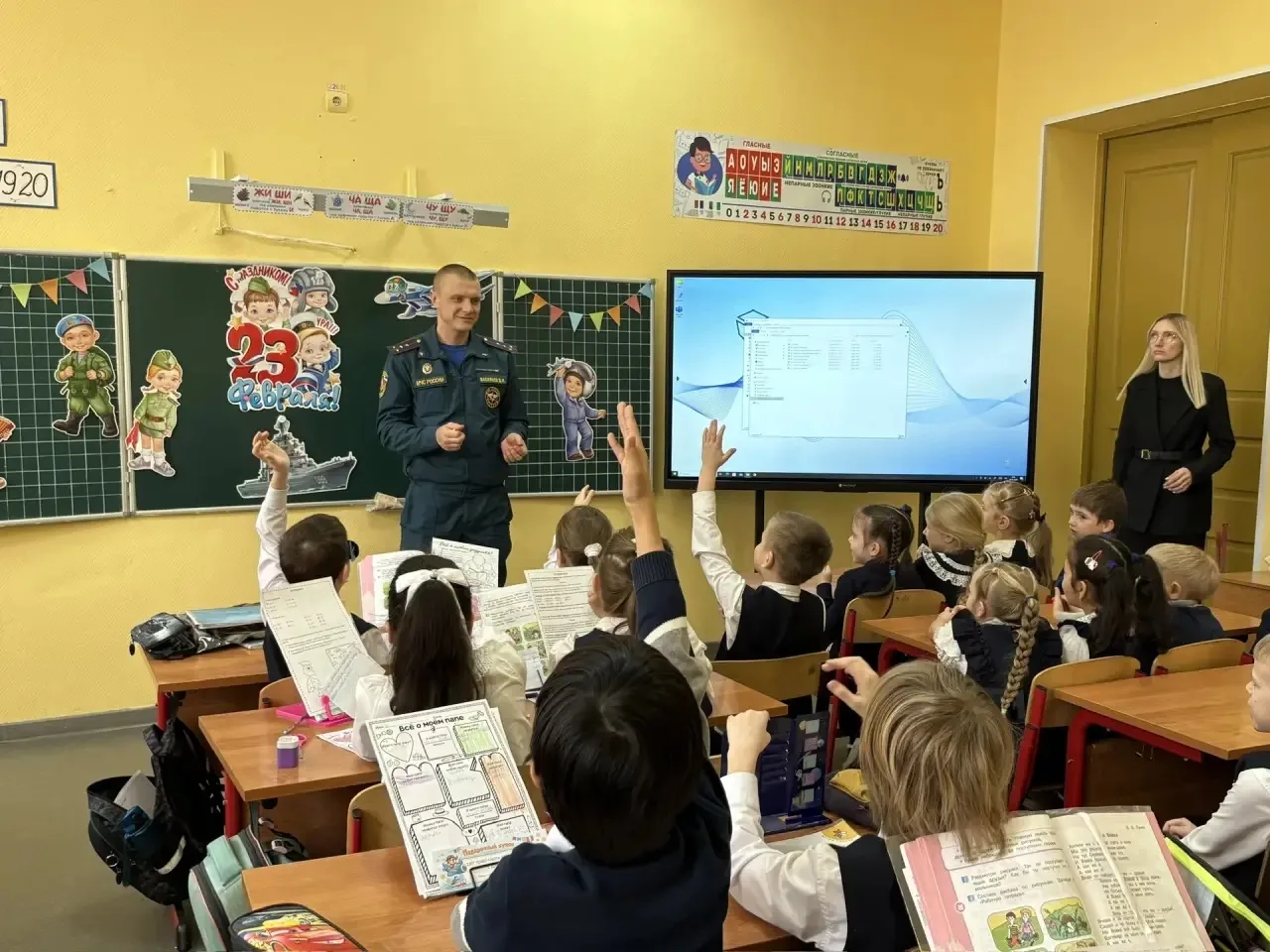 В преддверии каникул в классах прошли тематические беседы «Безопасные каникулы»  Старший инспектор О