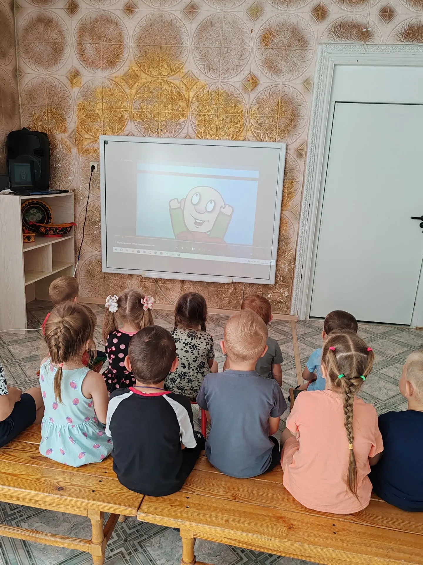 Сегодня мы с ребятами посмотрели познавательный мультфильм по правилам безопасного пове...